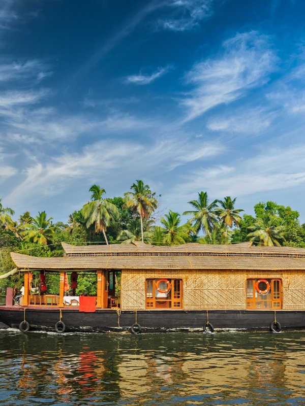 Top 10 Must-Visit Destinations in South India & Kerala Backwaters
